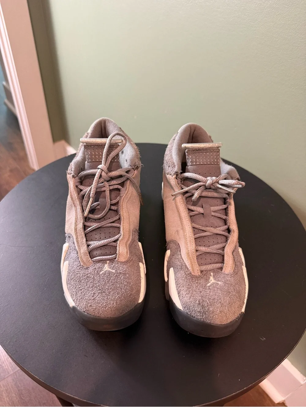 Jordan Low-Top Sneakers in Light Grey and White